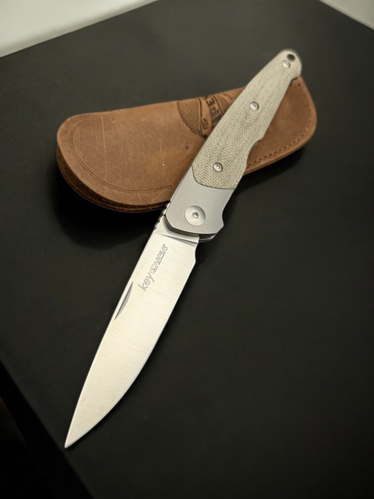 Viper | KEY 2/CV | Satin M390, Green Canvas Micarta - Designed by Jesper Voxnaes – Bild 2